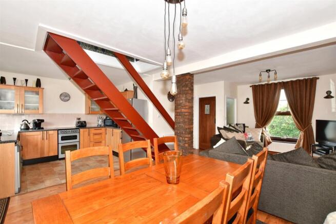 Lounge/Kitchen