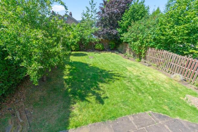 5 bed Detached for sale Image 9