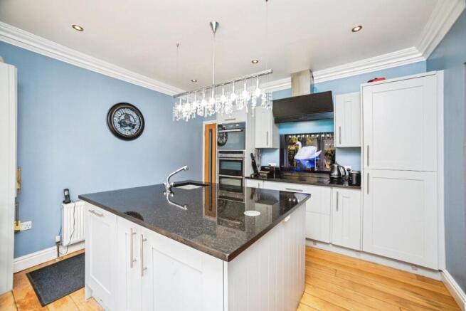 4 bed Detached Bungalow for sale Image 7