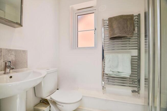 3 bed House for sale Image 10