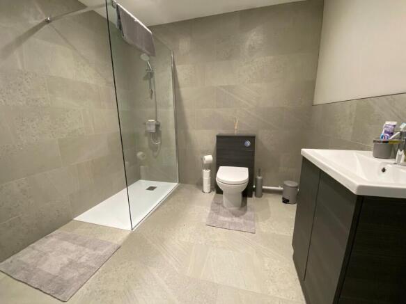 2 bed Apartment to rent Image 6