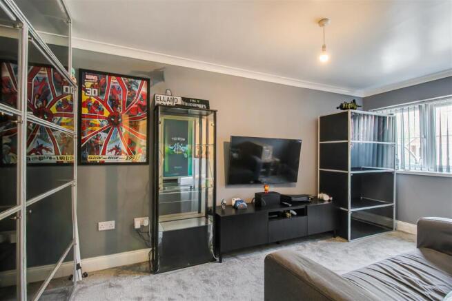 4 bed House for sale Image 4
