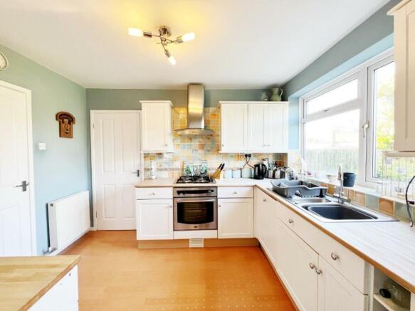 Kitchen pic 4.jpg