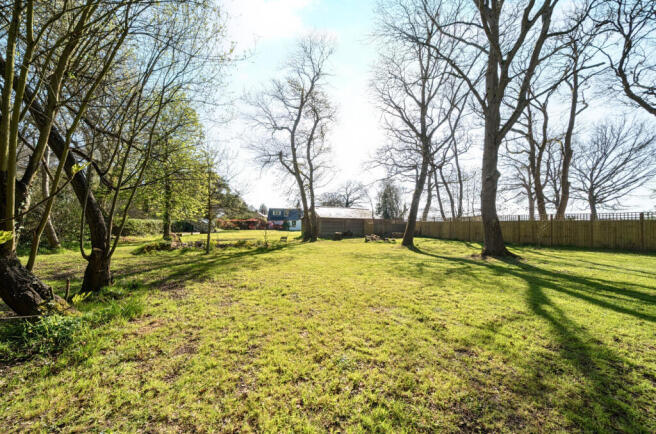 1439860-5-69d6283...