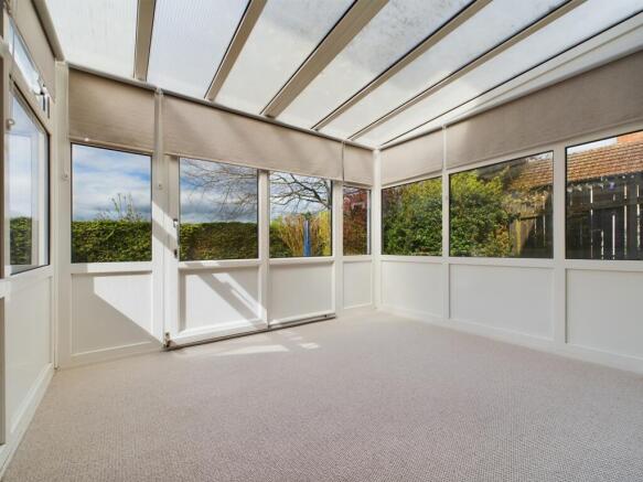 2 bed Semi-Detached to rent Image 8