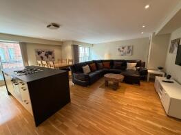 Flat 3/2, 36, High Street, Glasgow G1 1NL