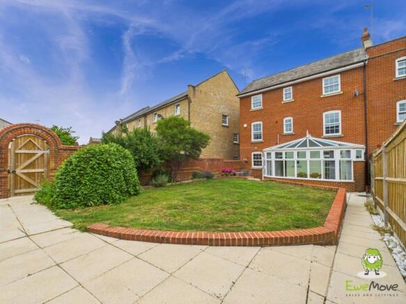 EweMove Basingstoke Estate Agents 17 Gaiger Avenue