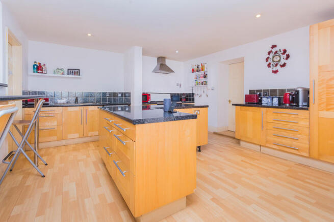 Kitchen/Breakfast...