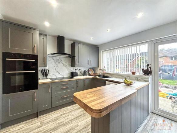 3 bed Terraced for sale Image 5