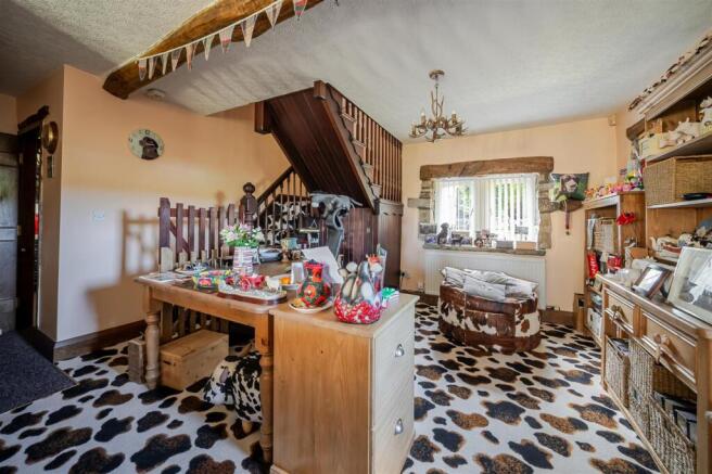 4 bed Detached for sale Image 11