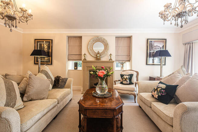 6 bed Detached for sale Image 7