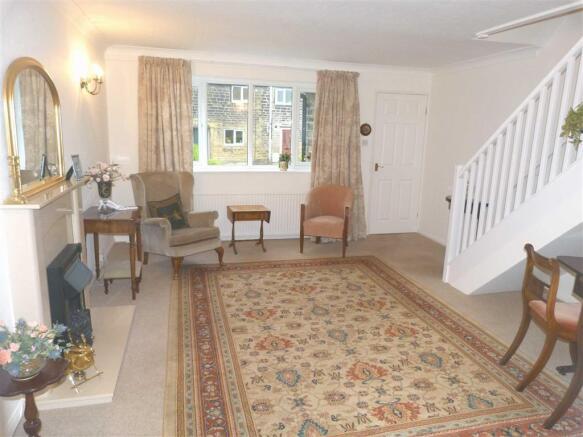 LOUNGE/DINING ROOM