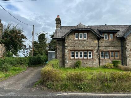 3 Clarkes Cottages, Hall Lane, L40