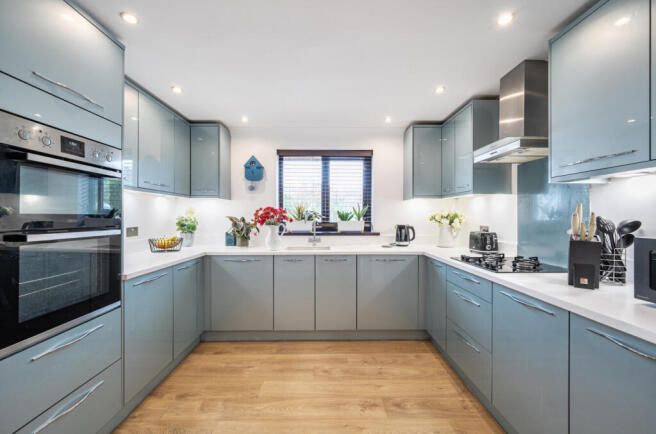 1369558-1-68ee547...