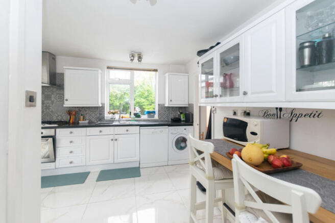 3 bed Semi-Detached for sale Image 8