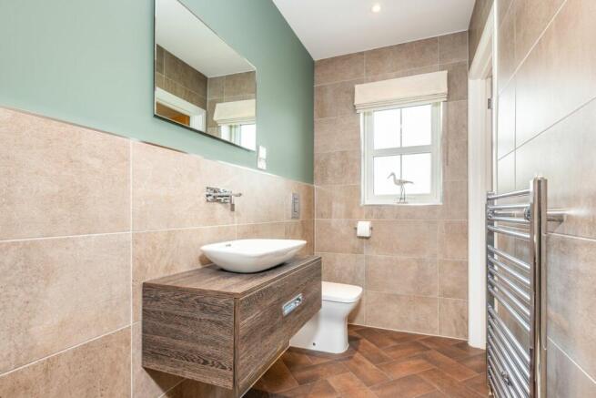 En-Suite to Bedroom 2