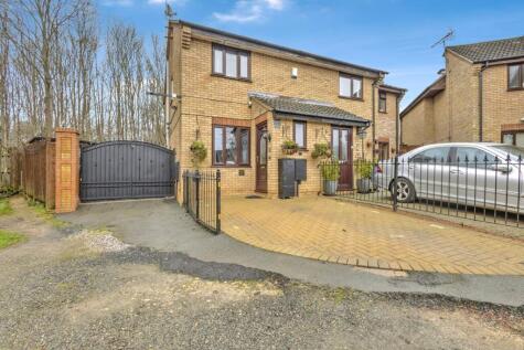 Watermeadow Drive, Northampton, Northamptonshire, NN3