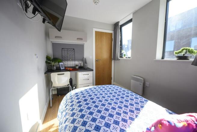 3 bed Apartment to rent Image 7