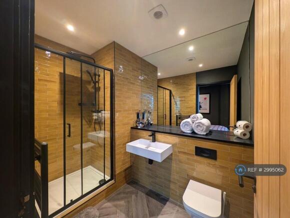 2 bed Flat to rent Image 12