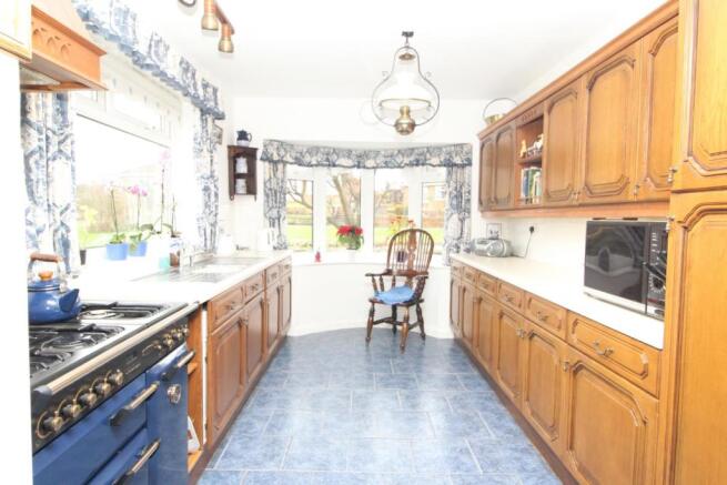 KITCHEN/ DINING ROOM