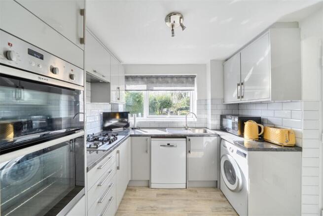 Kitchen (2).jpg