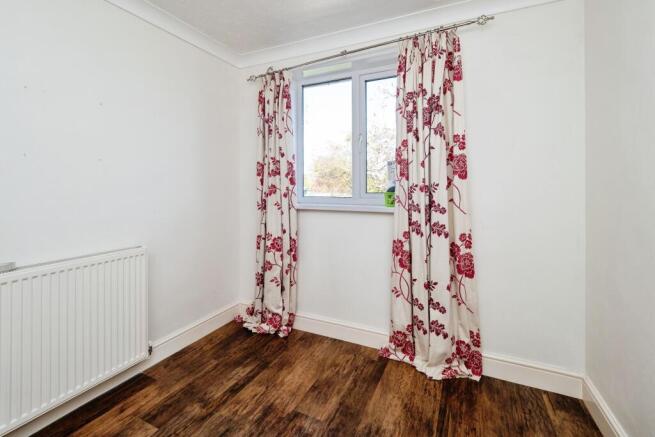 3 bed Flat for sale Image 9