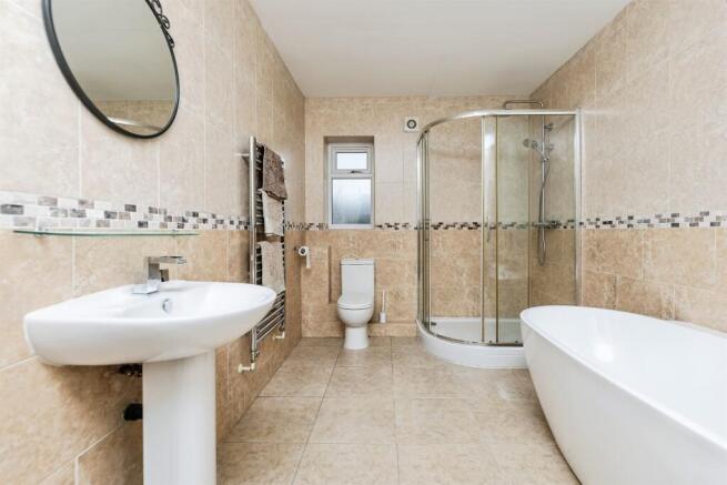 5 bed Detached for sale Image 6