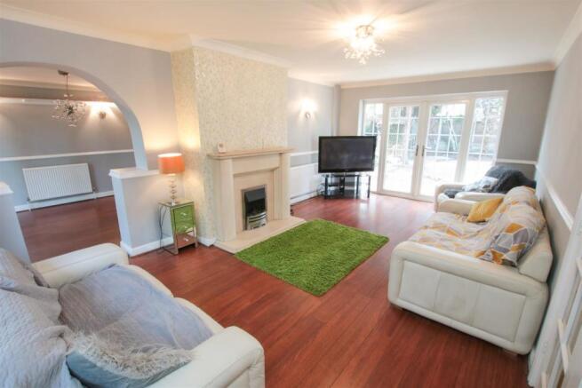 DUAL ASPECT LOUNGE