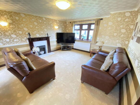 4 bed Detached for sale Image 6