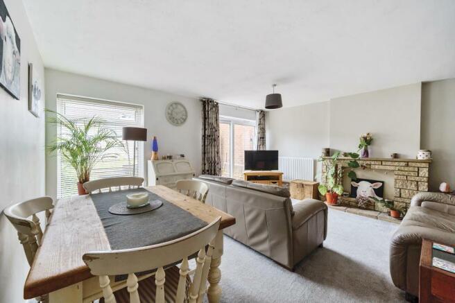 Living Room / Dining