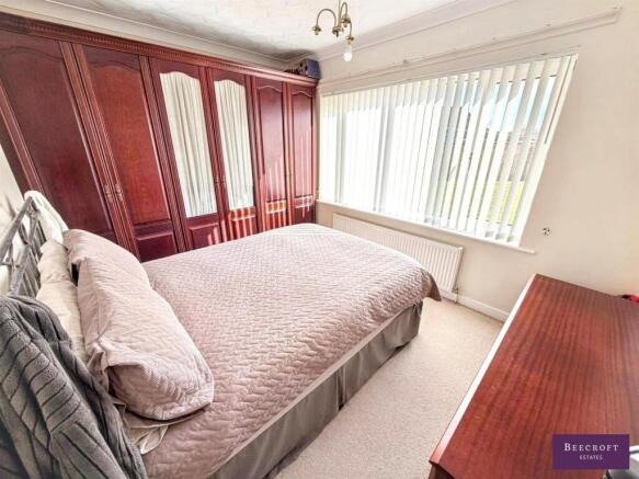 2 bed Semi-Detached Bungalow for sale Image 8