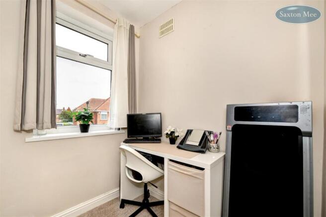bedroom 3 7682.jpg