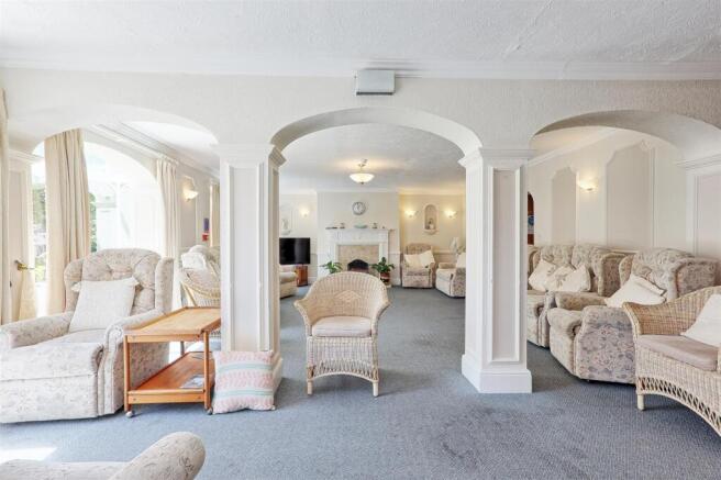 IMG_9453_4_5_easyHDR-interior3.jpg