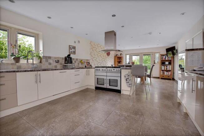 LIVING / DINING KITCHEN