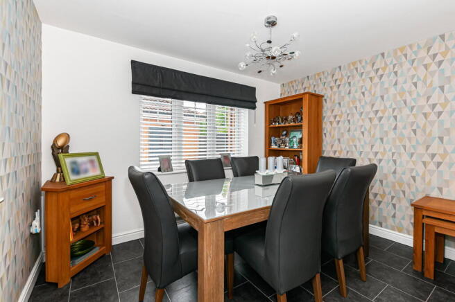 4 bed Detached for sale Image 10