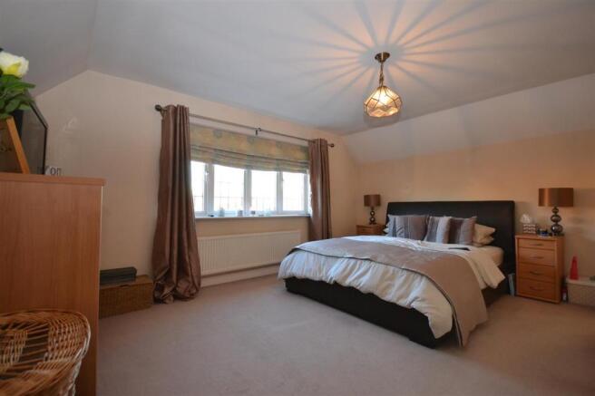 MASTER BEDROOM SUITE