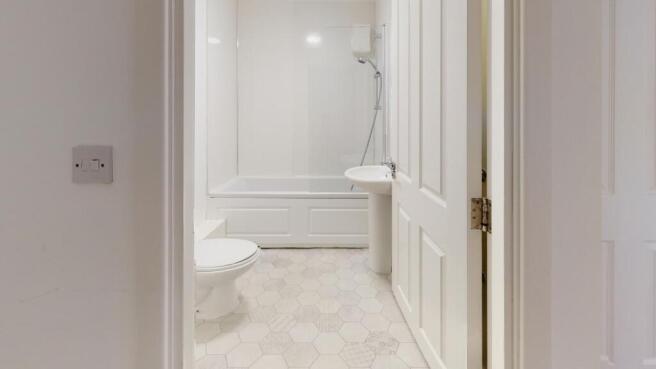 4 bed Flat to rent Image 11