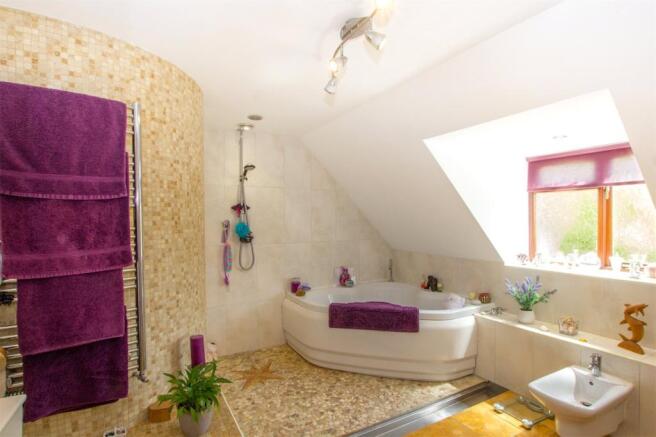 En Suite Bathroom