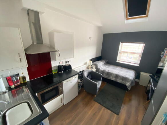 1 bed Flat to rent Image 4