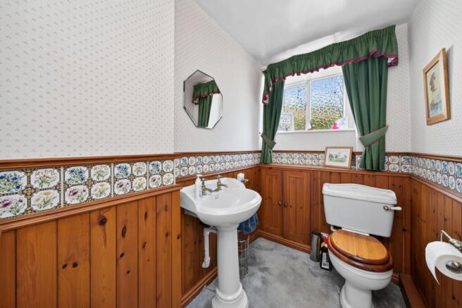 6 bed Detached for sale Image 11