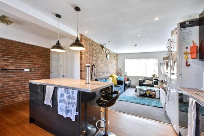 Lounge Kitchen_2.jpeg