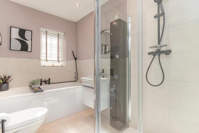 4 bed Detached for sale Image 9