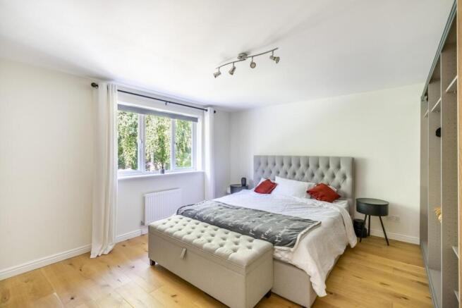 4 bed Detached to rent Image 5