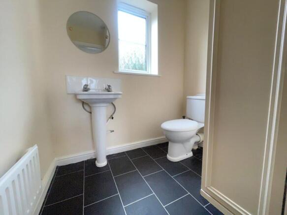 3 bed Detached to rent Image 8