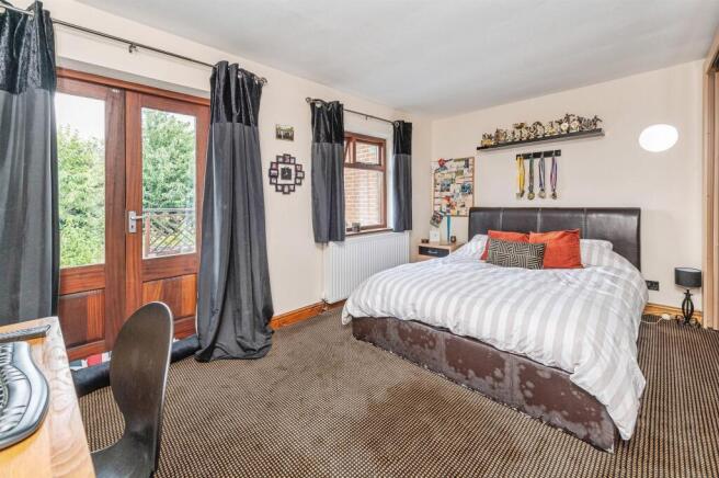 3 bed Semi-Detached for sale Image 9