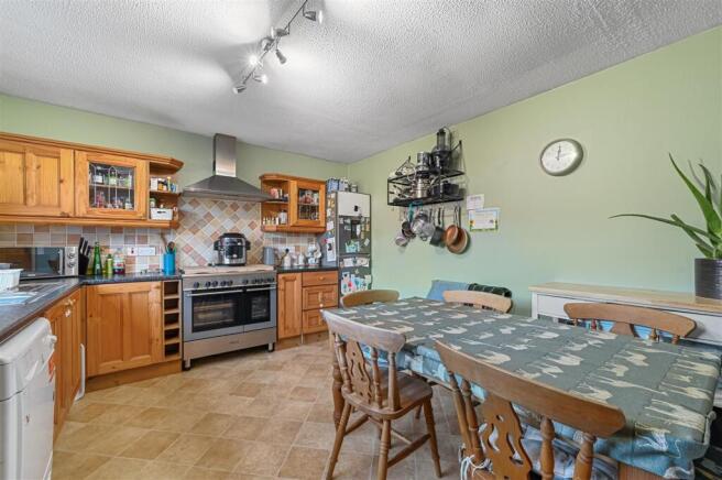 KITCHEN DINING ROOM