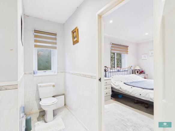 5 bed Detached for sale Image 6