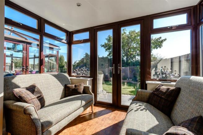 8434024-interior13.jpg