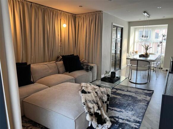 4 bed Semi-Detached to rent Image 9