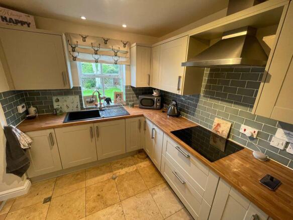 3 bed House to rent Image 4